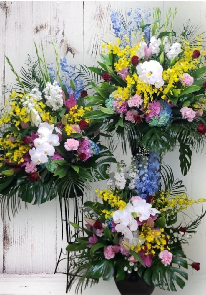 豪華で華やかな3段祝スタンド花
